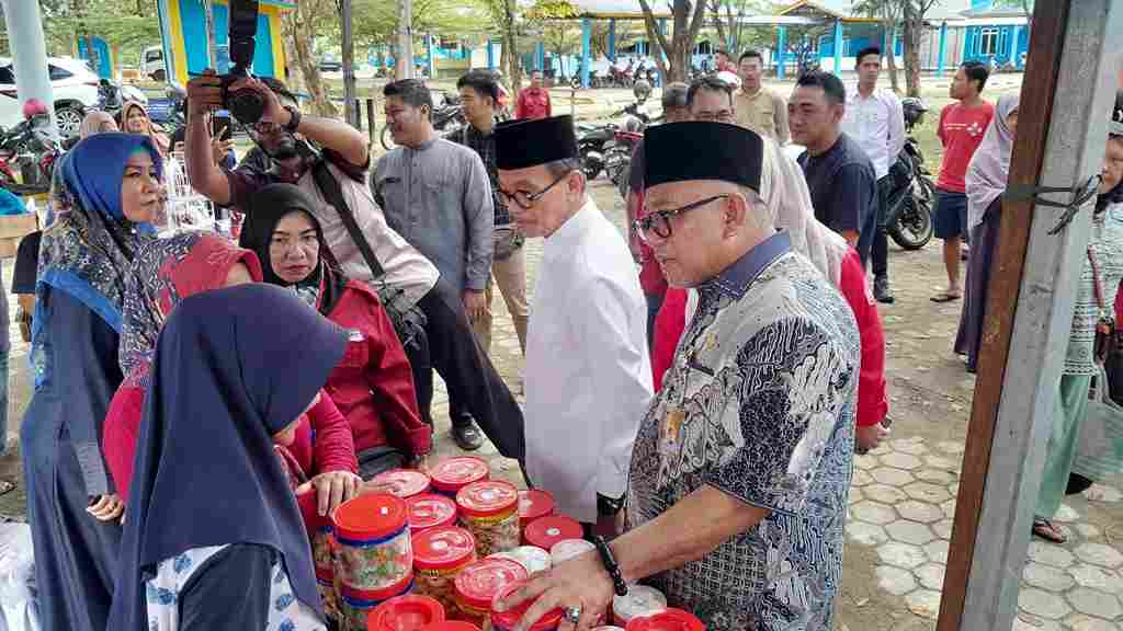 Wali Kota Tinjau Langsung Upaya Jaga Stabilitas Harga Jelang Lebaran Wali Kota Tinjau Langsung Upaya Jaga Stabilitas Harga Jelang Lebaran