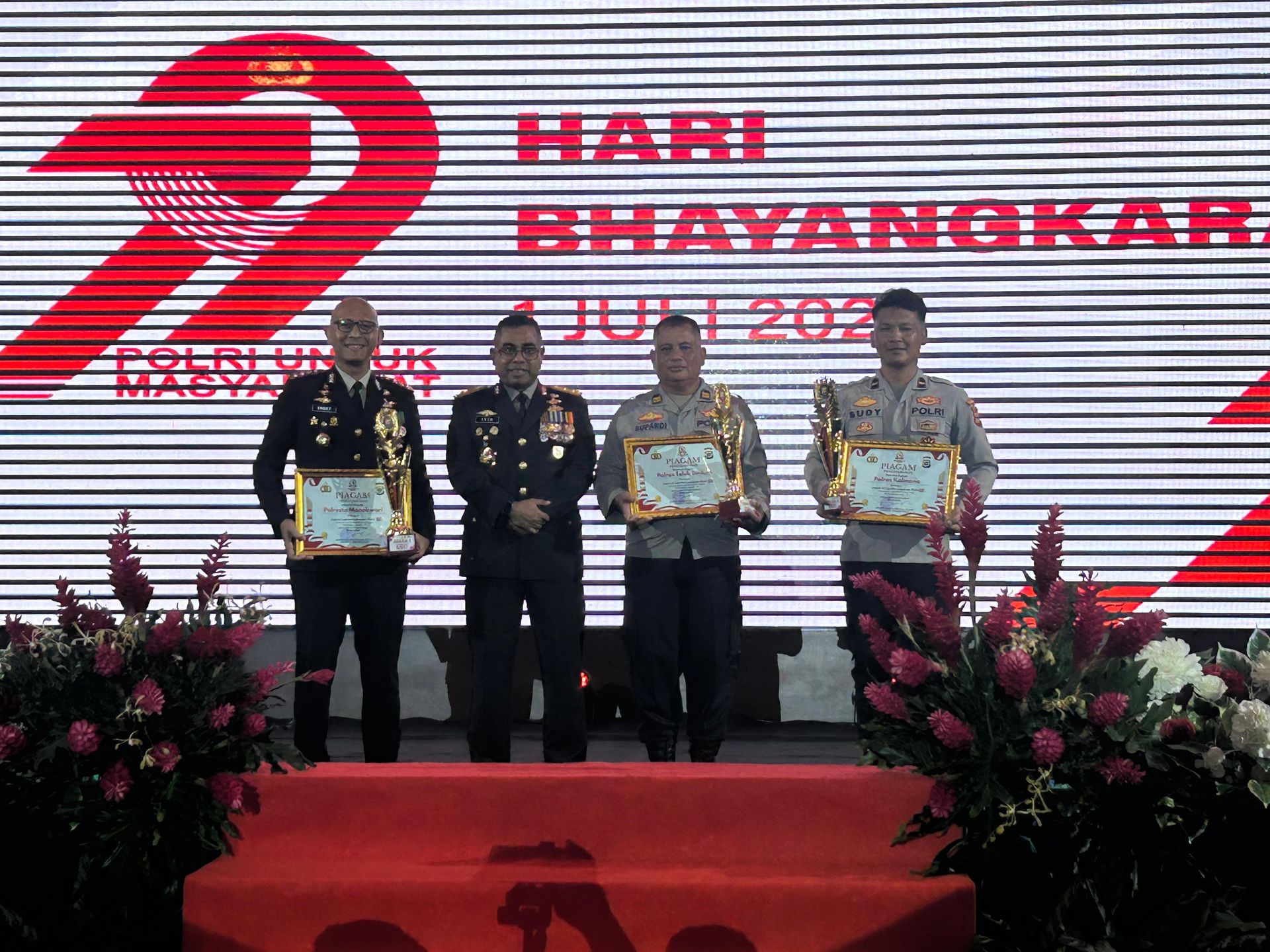 Lomba Layanan Polisi 110, Kapolresta Manokwari terima pengha Lomba Layanan Polisi 110, Kapolresta Manokwari terima pengha