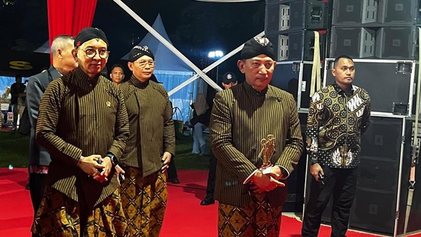 Gelar Wayang Kulit Amartha Binangun, Kapolri Sempat Berduet Gelar Wayang Kulit Amartha Binangun, Kapolri Sempat Berduet