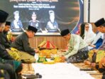 Kapolri Terima Anugerah Adat Ingatan Budi dari Lembaga Adat Kapolri Terima Anugerah Adat Ingatan Budi dari Lembaga Adat