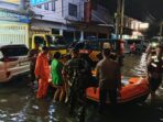 Sigap, Polisi di Tangsel Bantu Korban Banjir Karena Tugas Ke Sigap, Polisi di Tangsel Bantu Korban Banjir Karena Tugas Ke