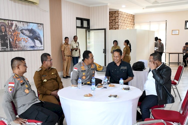 Kapolda NTT Sambut Langsung Tim Itwasum Polri di Bandara El Kapolda NTT Sambut Langsung Tim Itwasum Polri di Bandara El