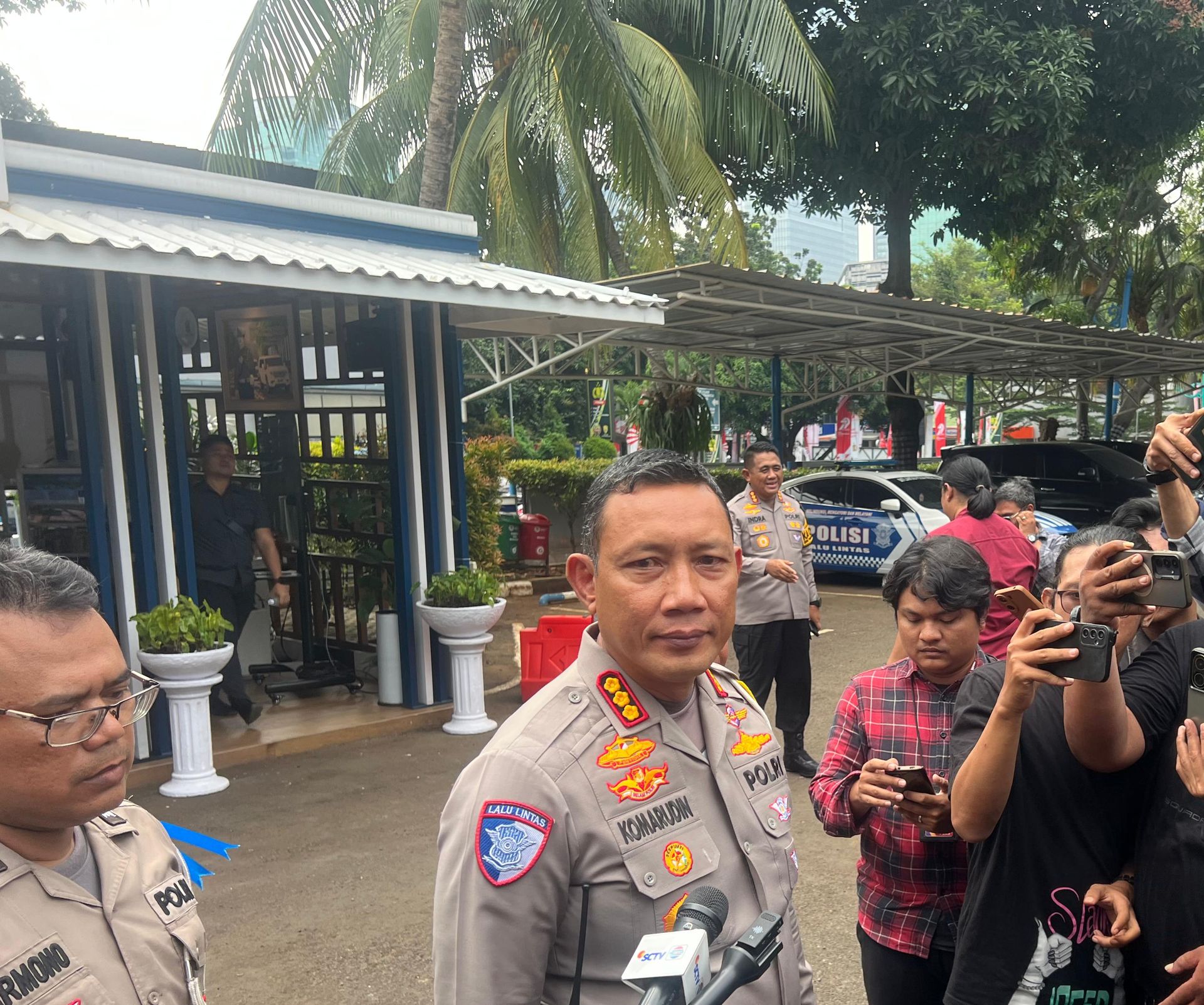 Polda Metro Jaya Dalami SIM Pengemudi Wanita di TOL JORR Polda Metro Jaya Dalami SIM Pengemudi Wanita di TOL JORR