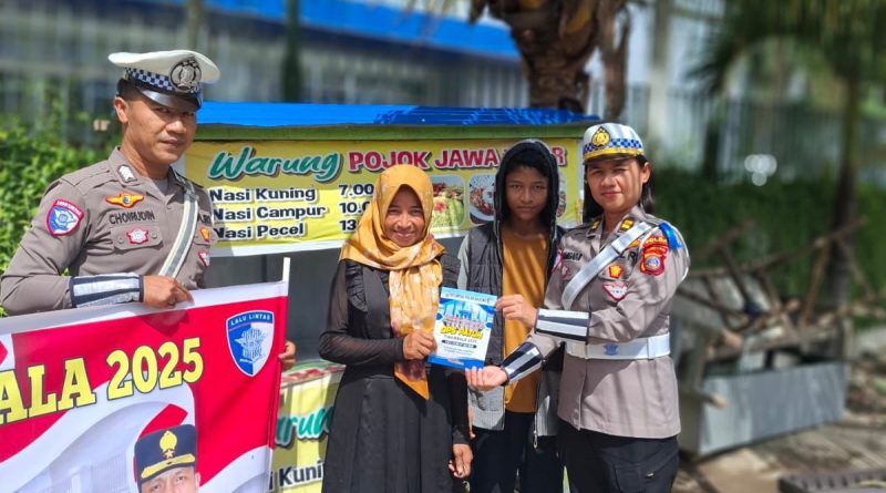 Ditlantas Polda Sulteng Terus Memberikan Edukasi Keselamatan Ditlantas Polda Sulteng Terus Memberikan Edukasi Keselamatan