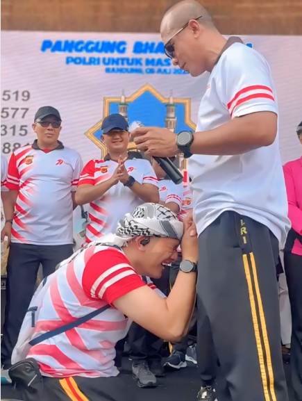 Kapolda Jabar Beri Hadiah Hari Bhayangkara ke79 Dengan Bera Kapolda Jabar Beri Hadiah Hari Bhayangkara ke79 Dengan Bera